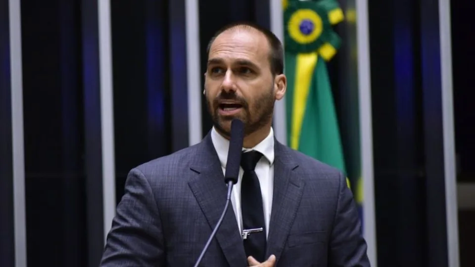 Eduardo Bolsonaro se reúne com membros do governo Trump e pede sanções contra Moraes, Gilmar e Dino