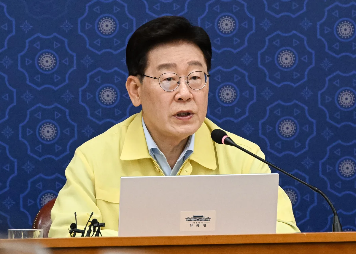 李대통령 지지율, 3%p 떨어진 42%... 역대 최저치