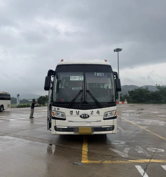 “싫은 내색 없었다”…고속버스 기사가 용변 실수 승객 직접 씻겨줘