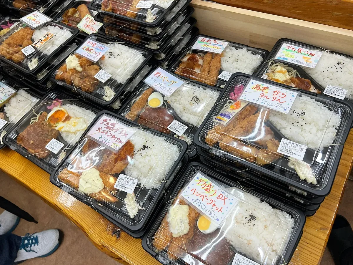 The cheapest bento at this Osaka shop is only 200 yen, but is it actually any good?