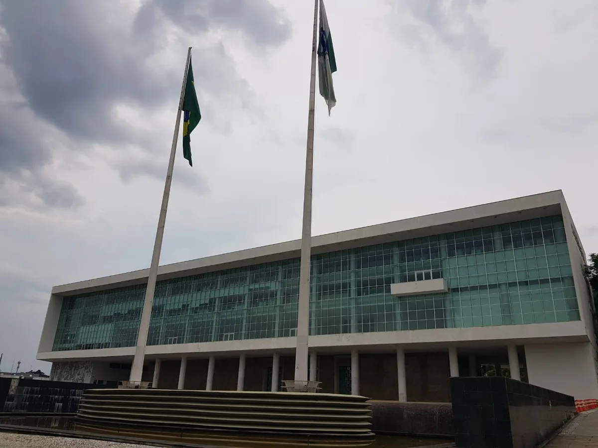 Candidatos ao governo do Paraná fazem quarto dia de campanha com entrevistas e visitas