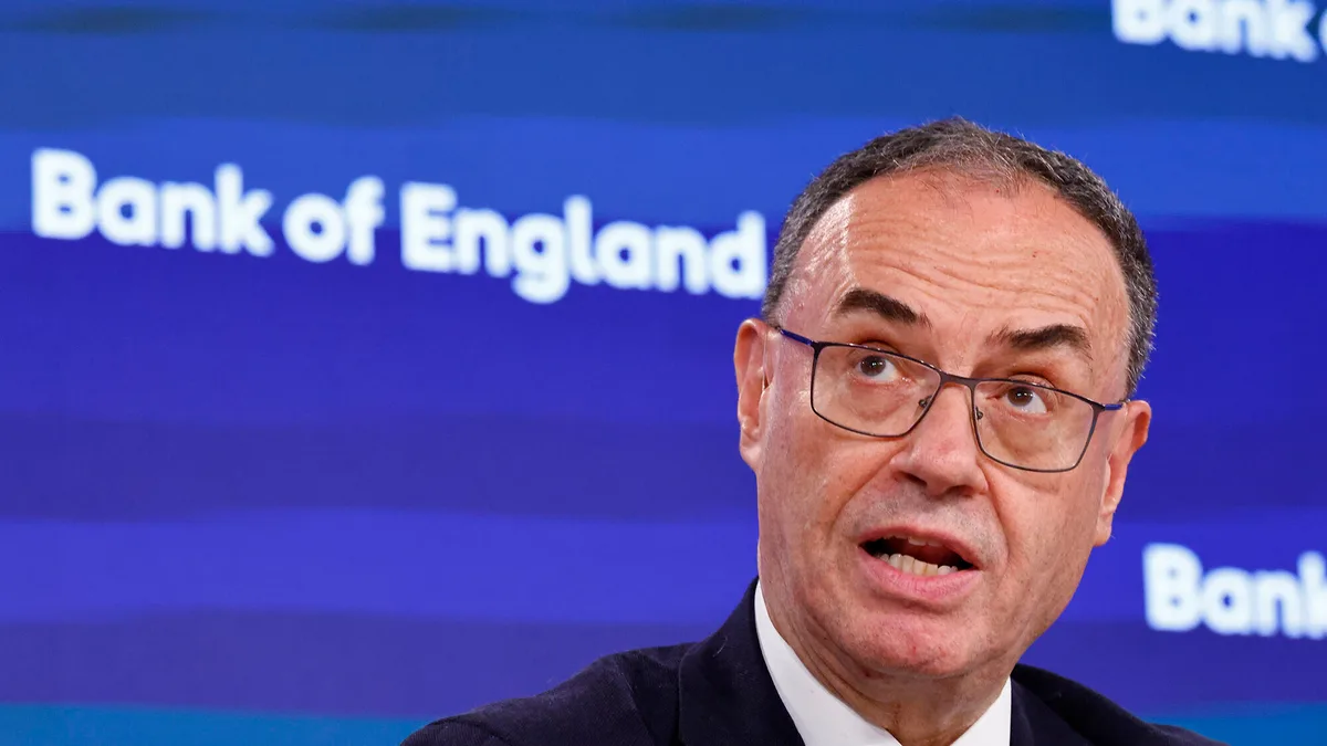 Banco de Inglaterra congela juros, mas avisa que guerra prolongada pode forçar subidas