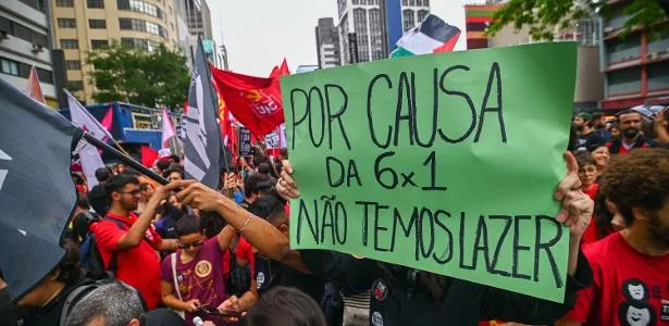 Fim da 6x1 cria dilema fatal para Flávio Bolsonaro
