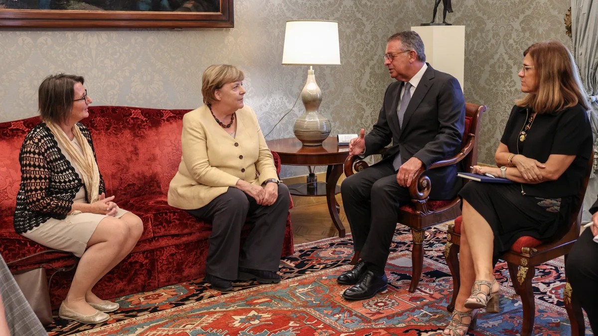 Seguro recebe Merkel em Belém para discutir relações bilaterais e contexto internacional