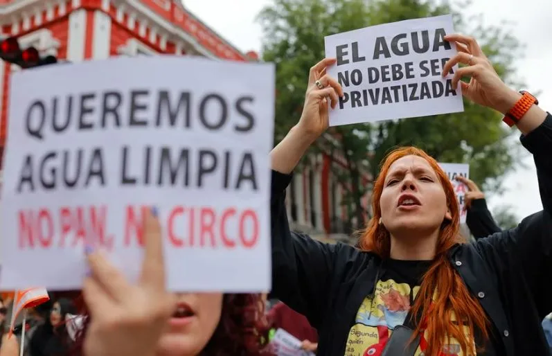 Protesta por agua contaminada en México dejó al menos nueve detenidos y decenas de heridos (VIDEOS)