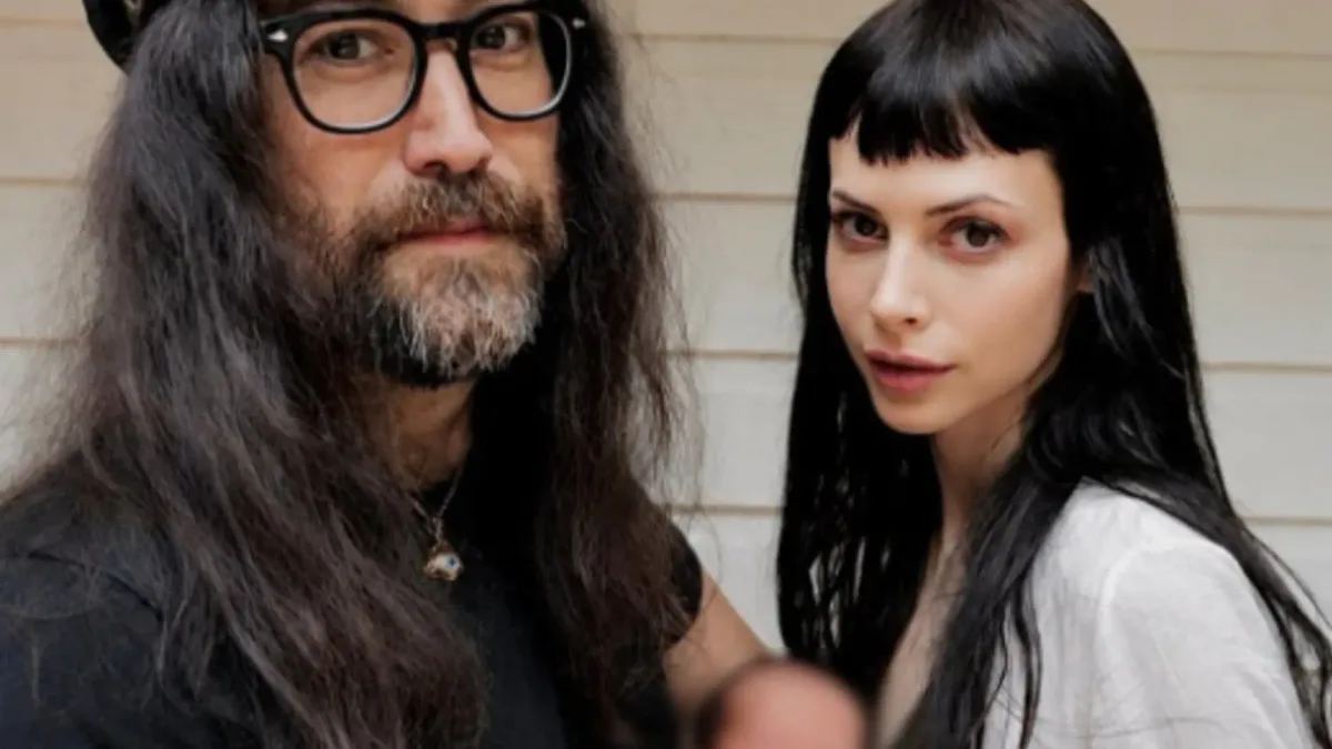 Sean, hijo de John Lennon y Yoko Ono, padre por primera vez