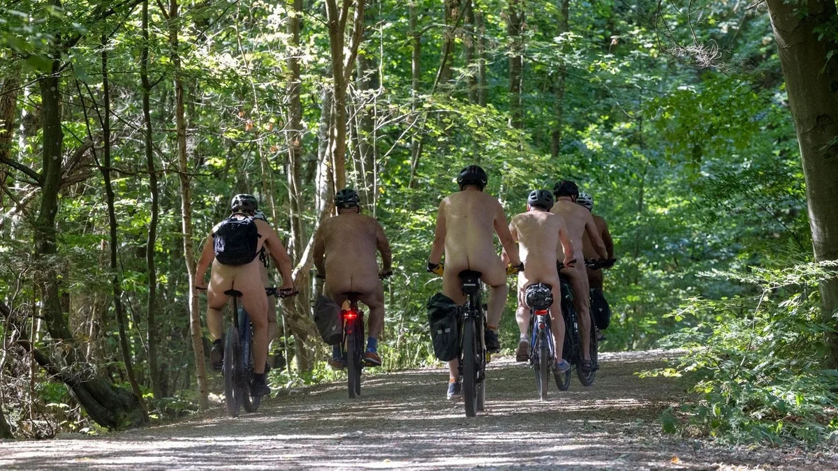 Naturismus: Darf man überall nackt sein?
