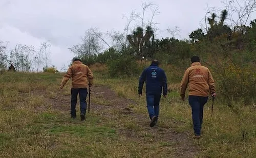 Localizan cinco cuerpos en fosa clandestina en los límites de Hidalgo y Edomex; no se reportan personas detenidas