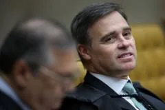 Investigações contra Lulinha devem continuar no STF?