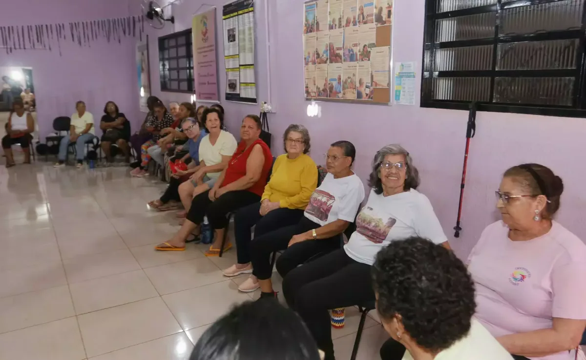 Após criar filhos, idosos seguem cuidando da família e buscam tempo para si