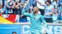 Grêmio suspende torcedor flagrado em suposto ato racista no GreNal