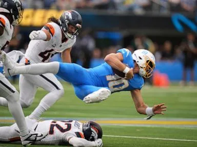 Broncos defense keeps Denver competitive while offense remains shaky