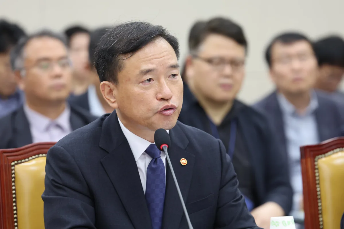 김종철 방미통위 위원장 “KT 해킹 은폐 의혹 조사 종료… 신규 가입자 모집 금지도 검토”