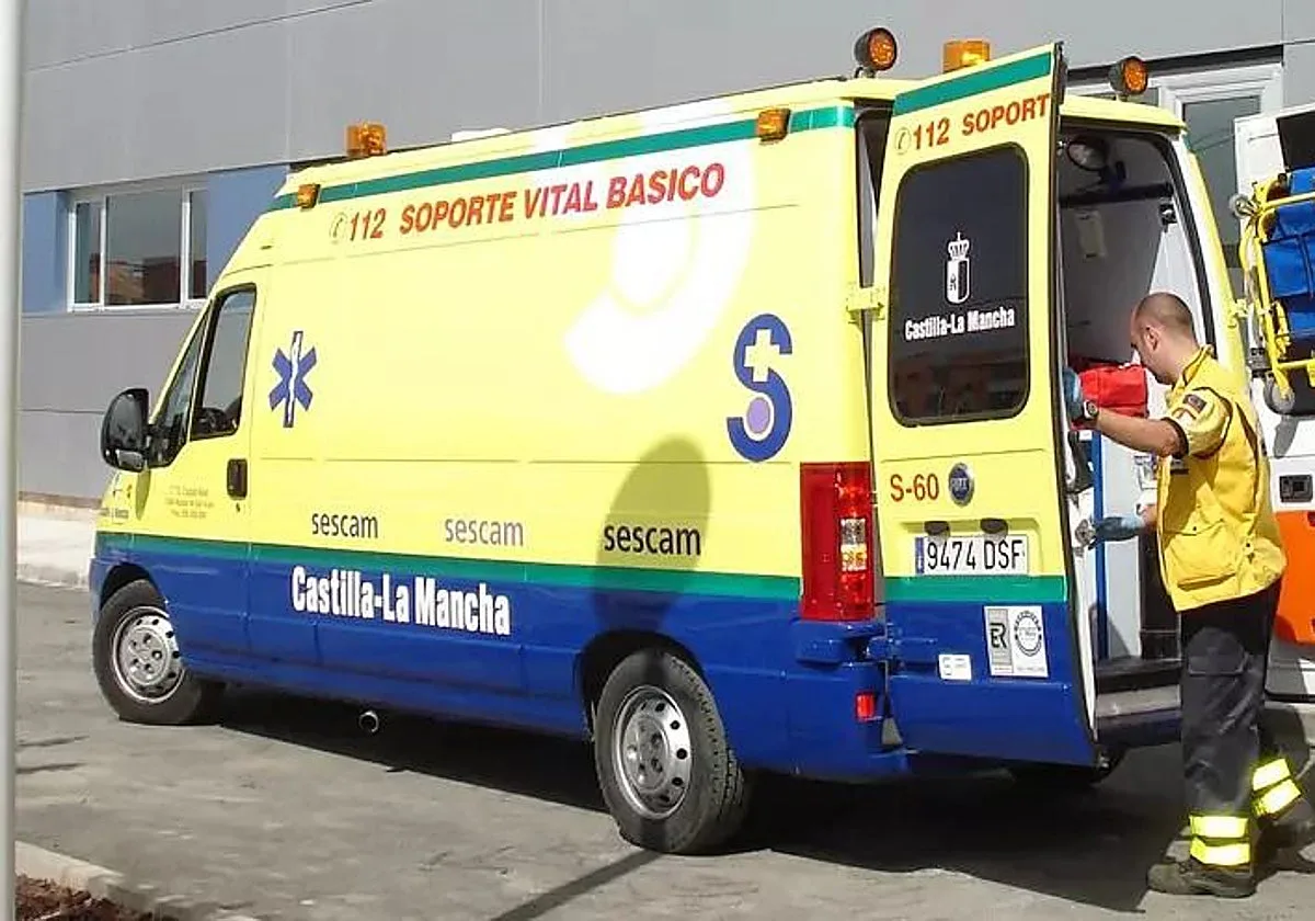 Fallece aplastado por la furgoneta que estaba reparando en la vía pública en Daimiel