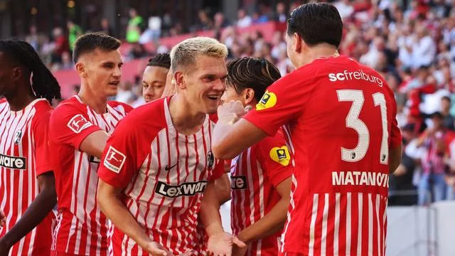 Fußball-Bundesliga: Rekord, Rekord, Rekord: Freiburger in neuer Flughöhe