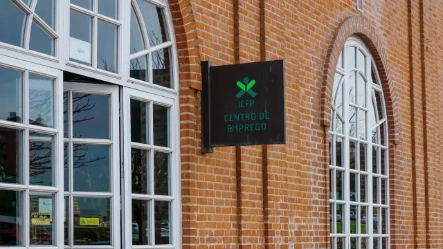 Número de casais desempregados com recuo homólogo de 10,2% em julho