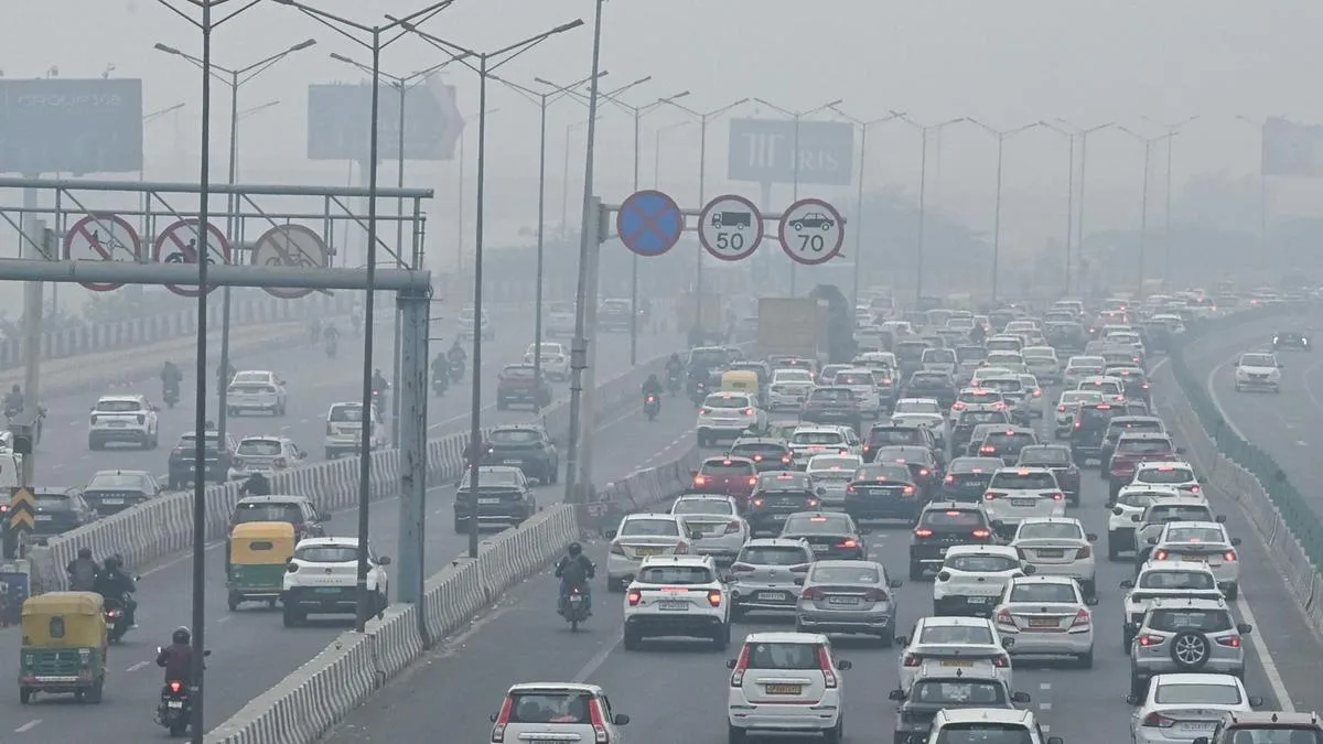 Centre targets replacement of two lakh old trucks, buses in Delhi-NCR within a year