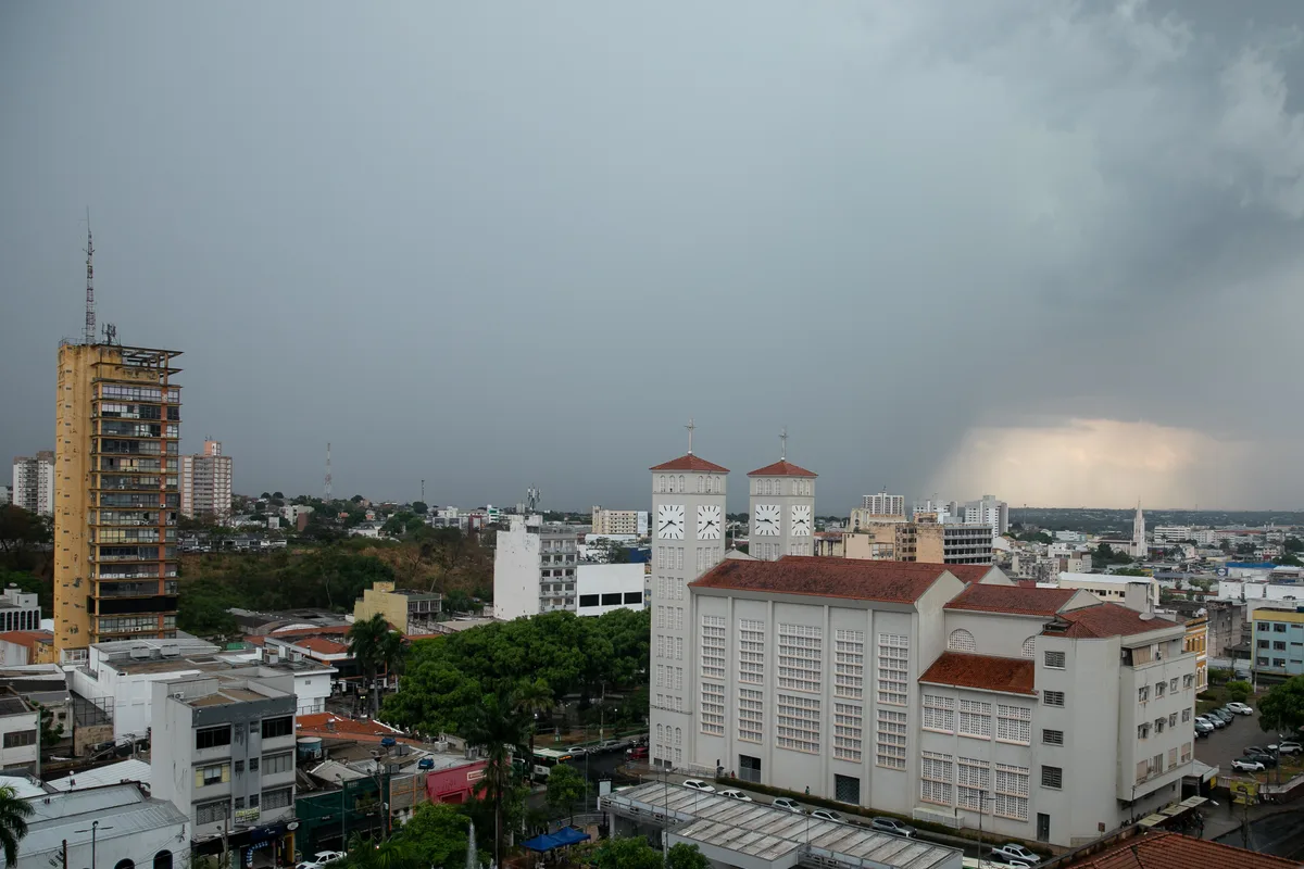 Após queda na temperatura e neblina, calor volta a ganhar força nesta semana em Cuiabá