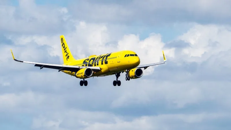"Quelqu'un va tenter de faire sauter l'aéroport": un Américain échappe à 10 ans de prison après avoir provoqué une fausse alerte à la bombe pour ne pas rater son avion