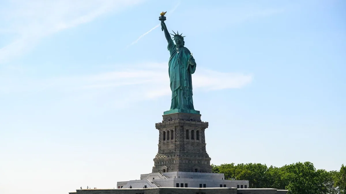 US-Einwanderungsbehörde: ICE nimmt Bootsführer nach Tragödie nahe Freiheitsstatue fest