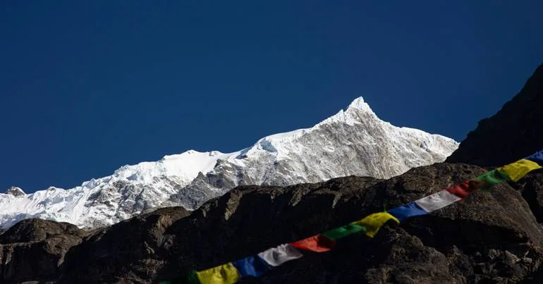O glaciar que colapsou e matou centenas no Nepal