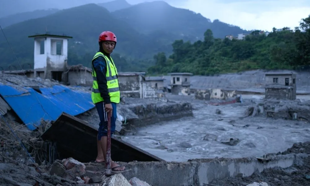Mortes após inundações na fronteira do Nepal e China sobem para 676 e desaparecidos chegam a 3 mil