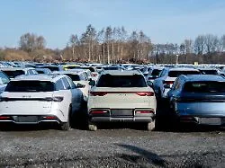 "Das Rennen ist gelaufen": Wird die Lockerung des Verbrenner-Aus zum Bumerang?