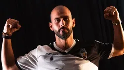 OFICIAL: Nélson Oliveira reforça ataque do Farense