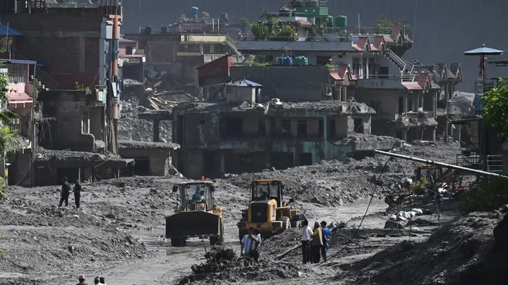 Les autorités népalaises et chinoises font désormais état de 752 morts et de plus de 2 500 disparus