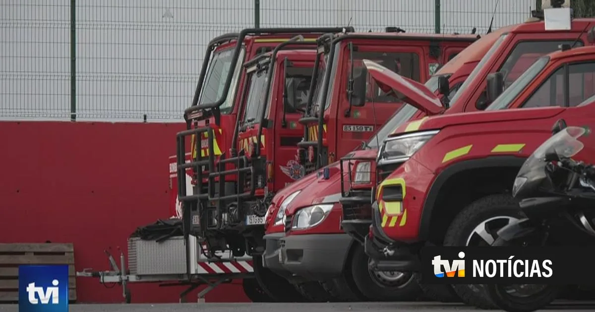 Bombeiros chamados para apagar incêndio descobrem que desapareceram as chaves dos carros