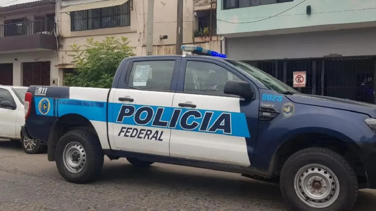 Córdoba: detuvieron a dos policías acusados de haber montado un falso allanamiento para robar más de $30 millones de una casa