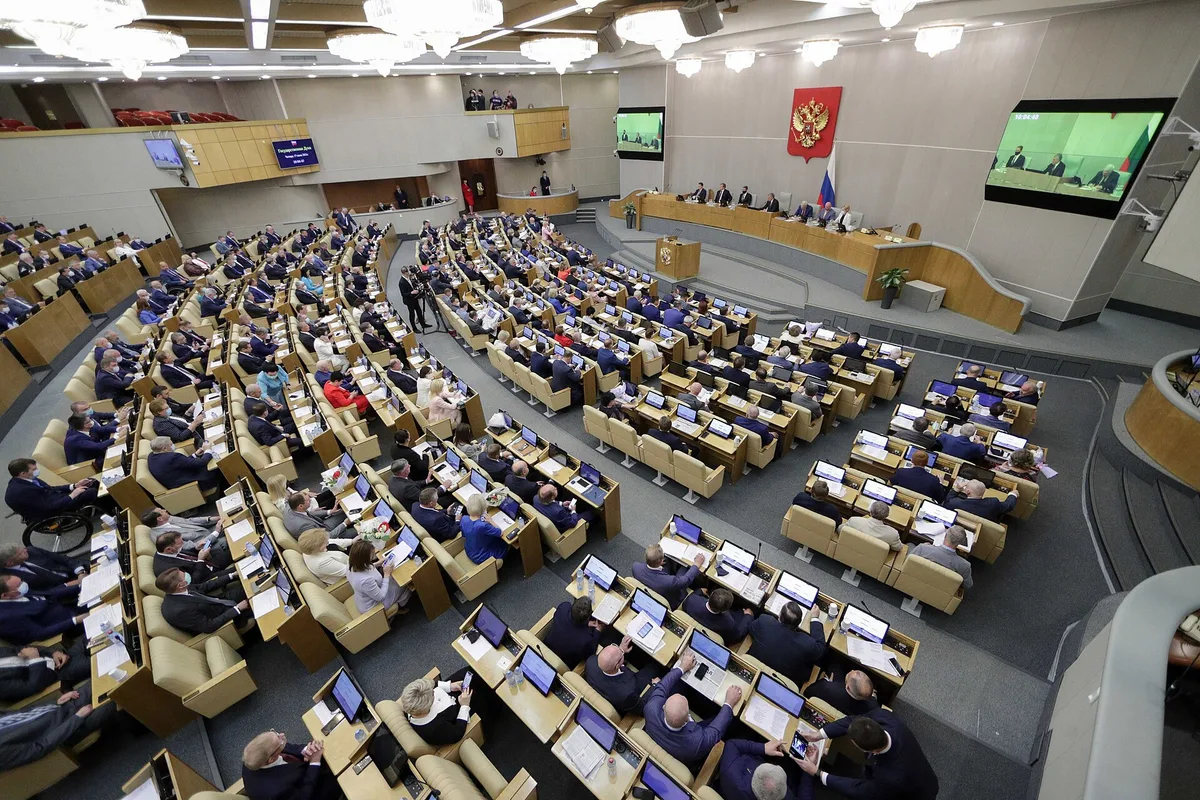 Russos vão às urnas para eleger deputados da Duma