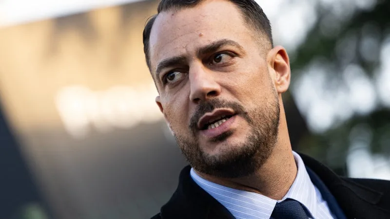 INFO BFMTV. Le député LFI Sébastien Delogu visé par une plainte de policiers pour "outrage"
