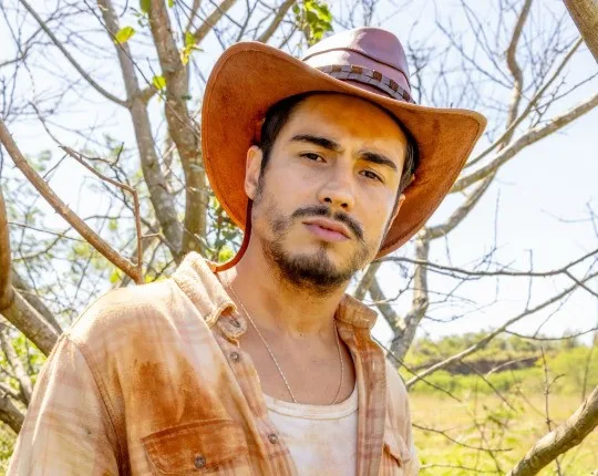 Danilo Mesquita: discreto com Anitta; aparecido na TV, streaming e redes sociais