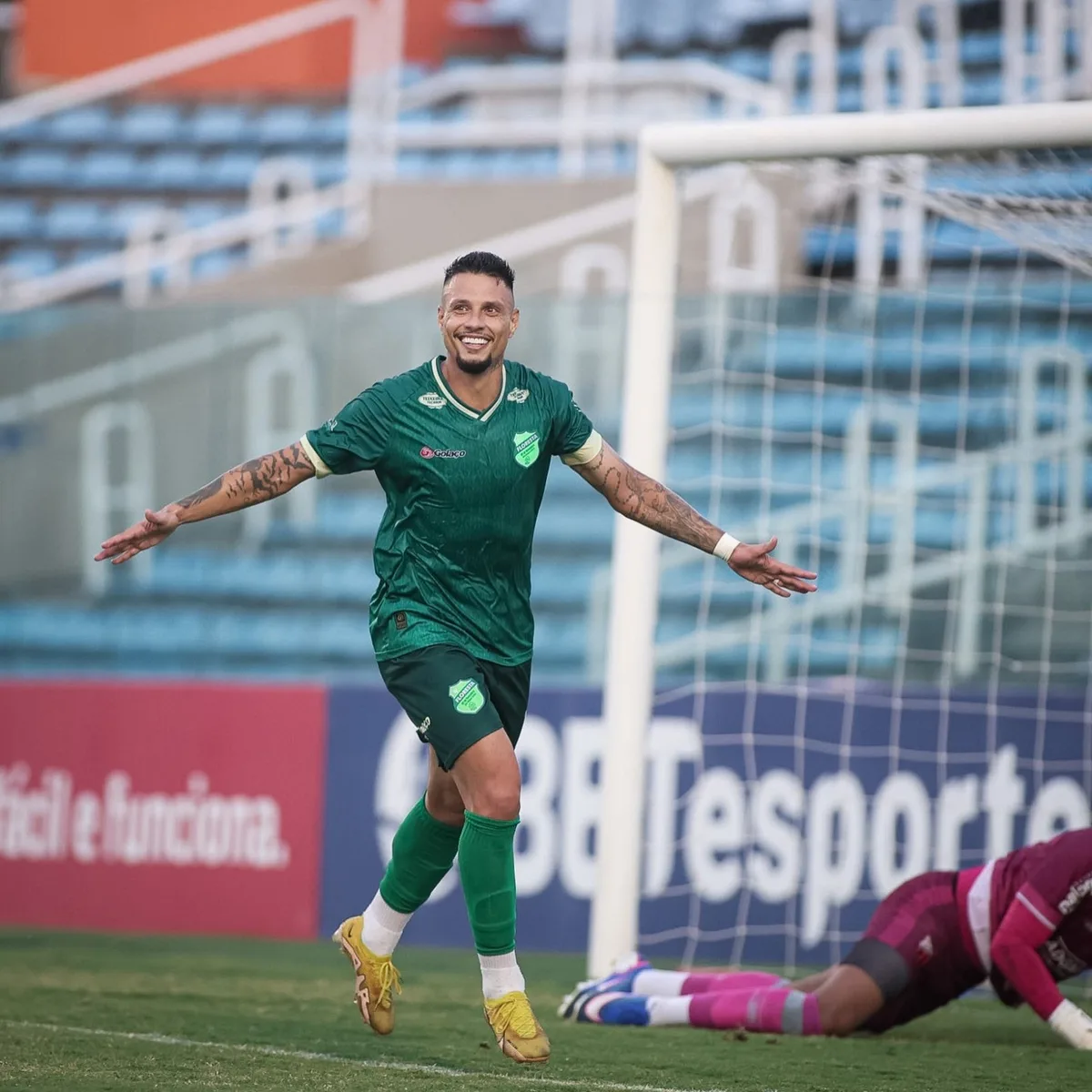 Rafinha celebra gol em classificação do Floresta e projeta quadrangular da Série C