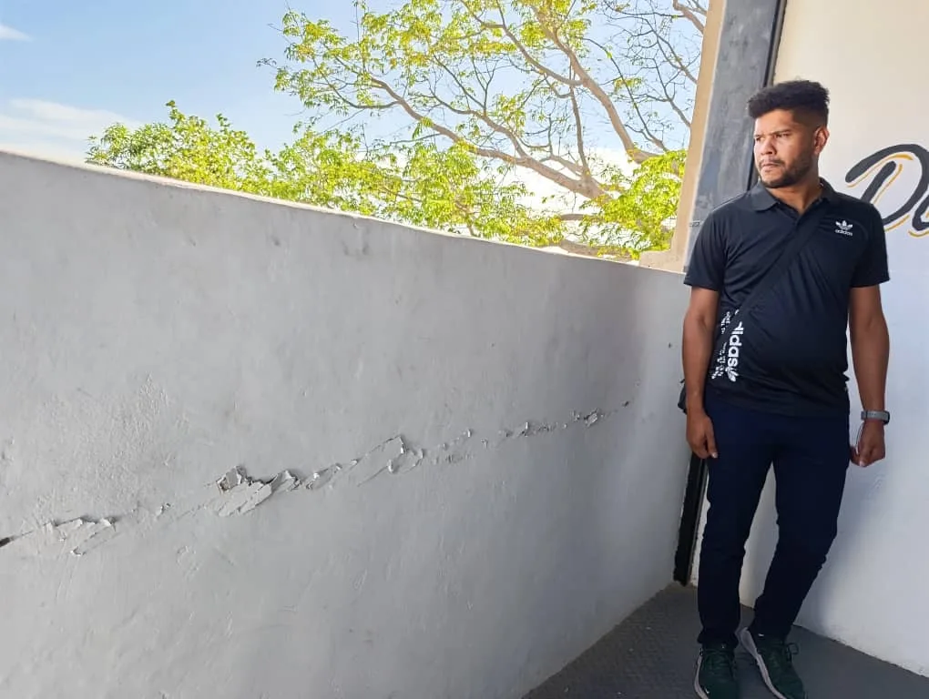Escuela Simón Bolívar de Caraballeda mantiene viva la llama de la esperanza a pocas cuadras de la devastación que sembraron los terremotos
