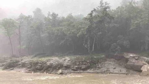 Al menos 95 muertos y más de 400 desaparecidos tras una fuerte riada y deslizamientos de tierra en la frontera entre Nepal y Tíbet