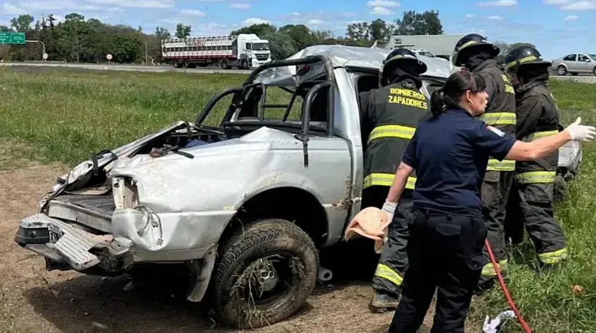 Accidente fatal en la Ruta 34: una pareja murió al volcar con su camioneta y otras dos personas resultaron heridas