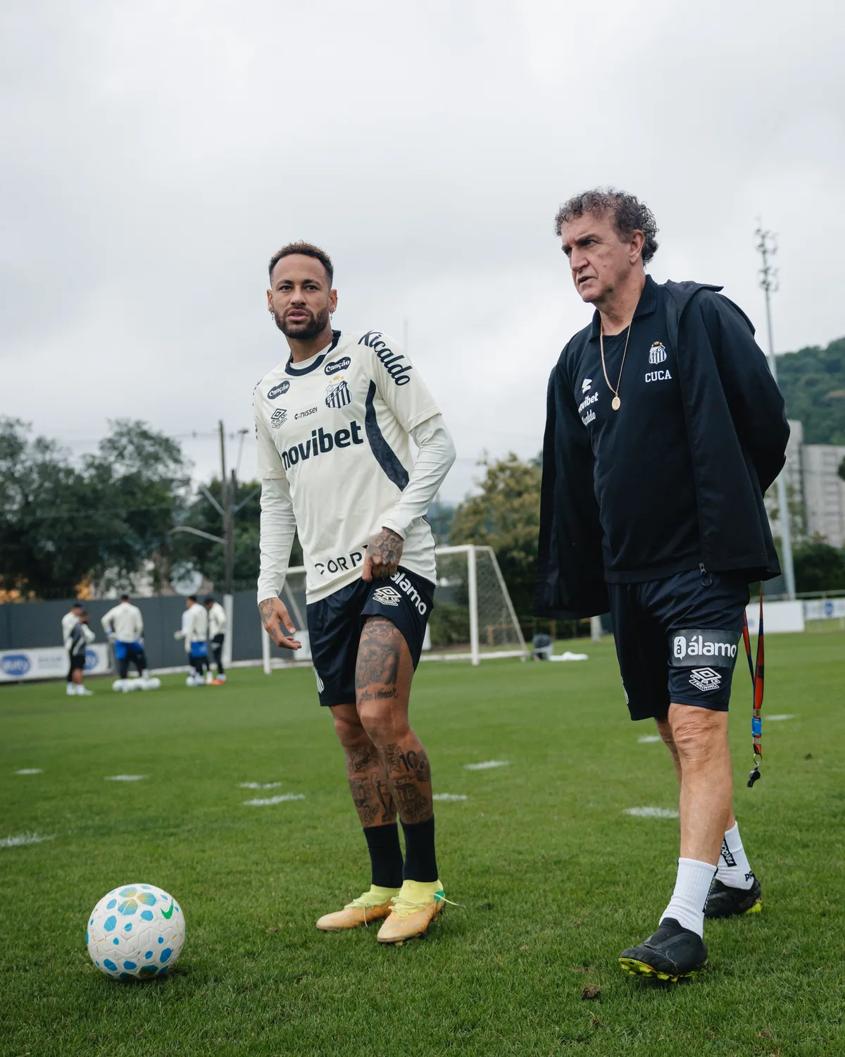 Neymar é relacionado, mas não viaja com elenco do Santos e deve ser cortado do clássico