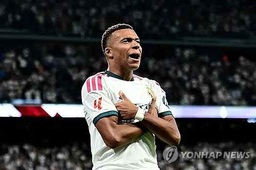 음바페, 나이키 떠나 페더러 신발회사 ON으로
