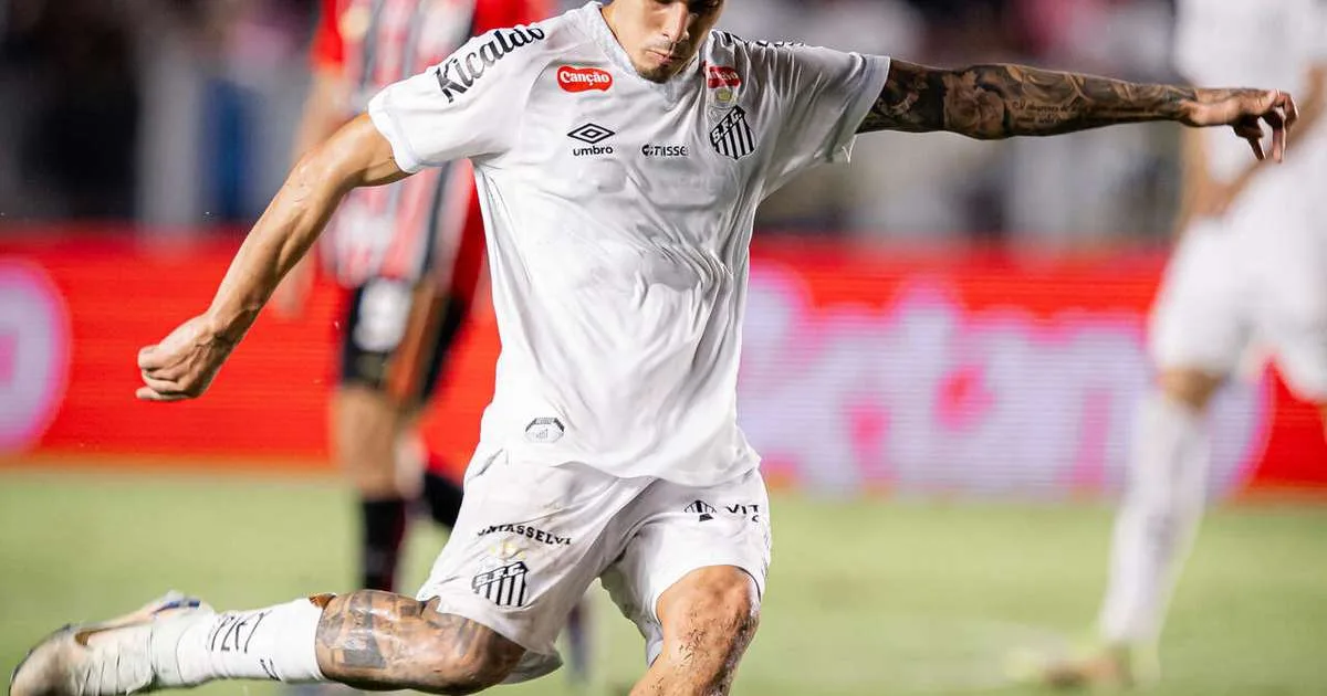 Santos encaminha saída de Adonis Frías ao Racing por empréstimo