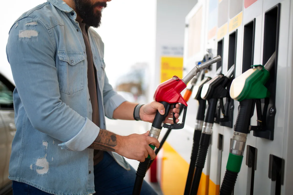 Ahorrá en cada carga: 9 hábitos al volante que reducen el gasto de nafta