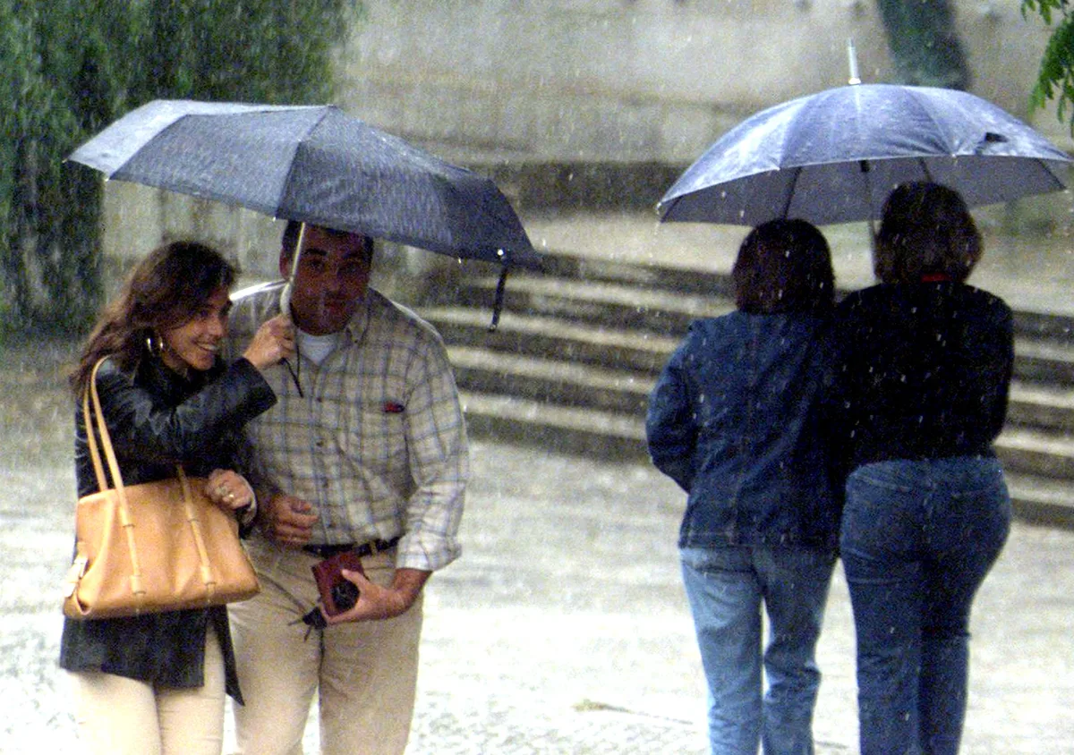 Chuva e granizo colocam quatro distritos sob aviso laranja