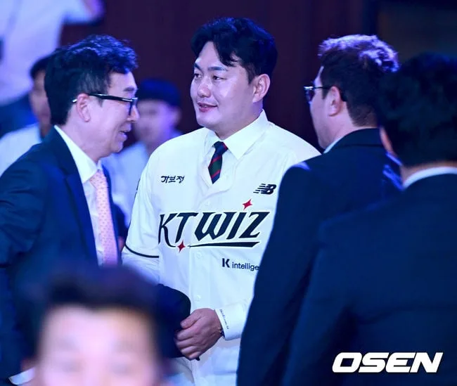 [사진]최지만, '이제는 KT맨'