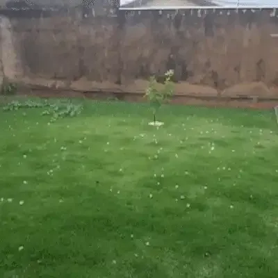 Granizo atinge vários bairros e previsão indica mais chuva na Capital