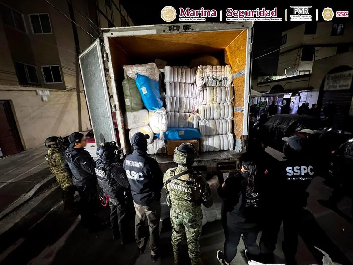 Aseguran 13 toneladas de tabaco ilegal en seis cateos en Venustiano Carranza y Cuauhtémoc