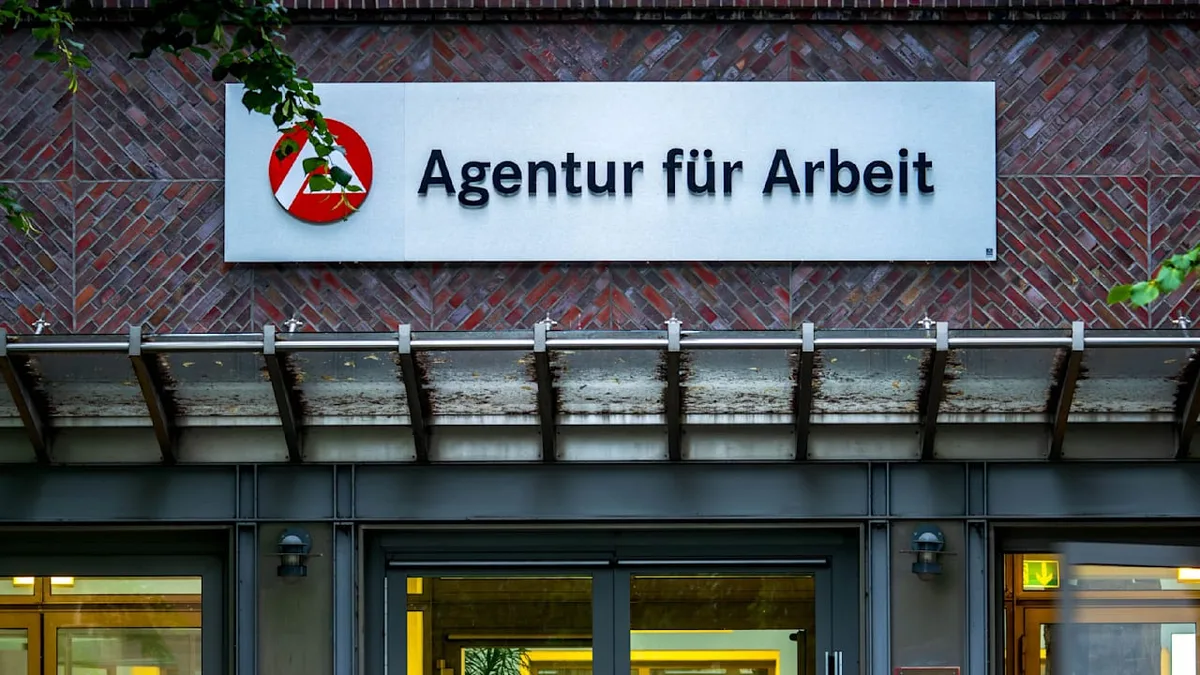 Weiter über drei MIllionen - Arbeitslosigkeit im August erneut leicht gestiegen