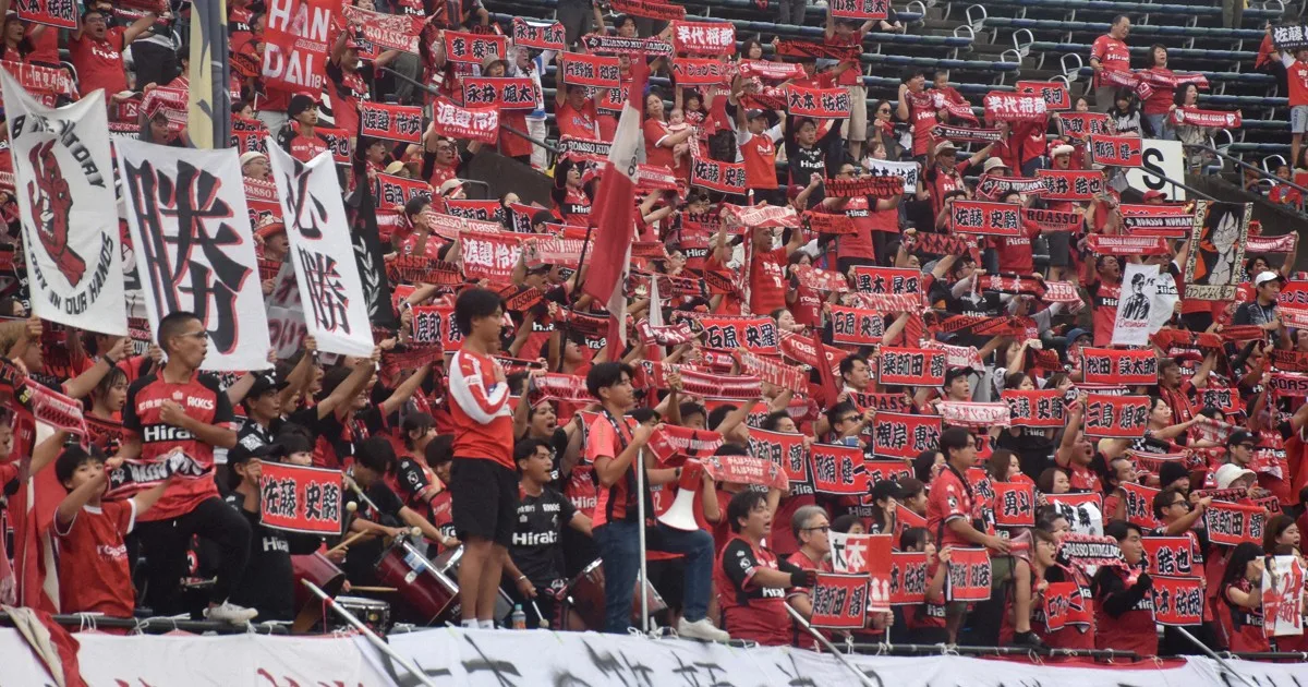 football life:「負けんばい！」赤く染まったゴール裏 J3ロアッソ熊本の誇り