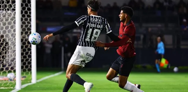 Corinthians estampa patrocínio sem contrato na camisa em 8 jogos