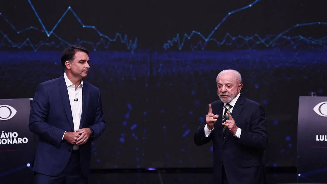 Debate entre Lula da Silva e Flávio Bolsonaro marcado por ataques, acusações de corrupção e poucas propostas